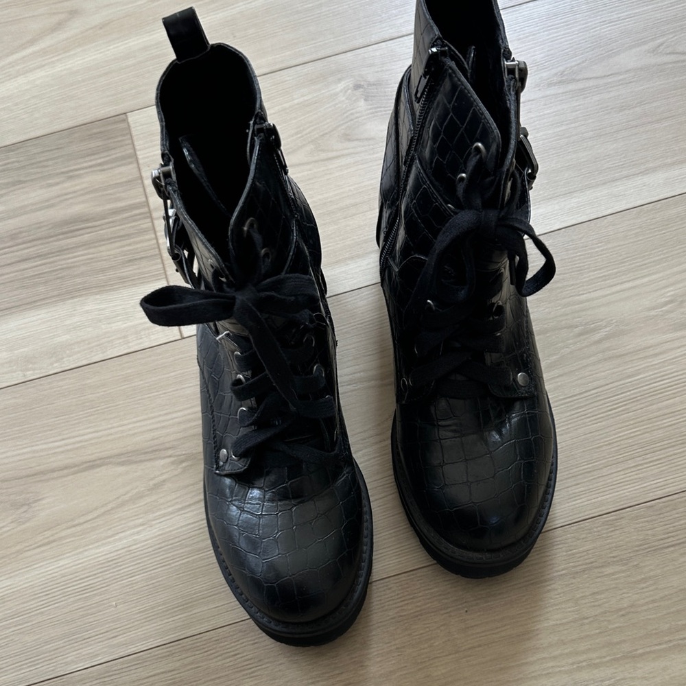 Black Croc-Embossed Women's Boots - Picture 5 of 7